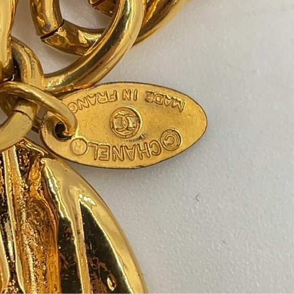 Chanel 31 Rue Cambon Coco Medallion 2 Belt/ Necklace 24karat GD plated W/ Box - Picture 8 of 11